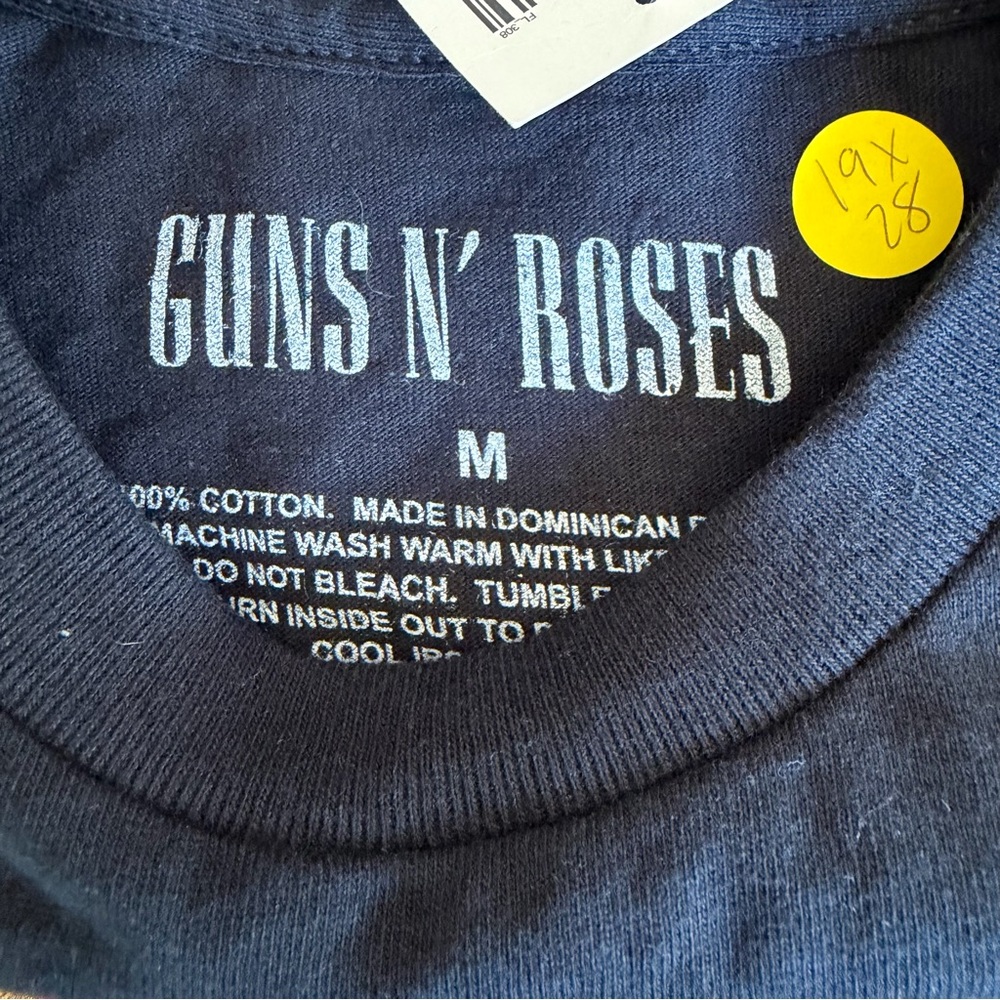 Guns N’ Roses Tee MEDIUM NWT - Picture 3 of 3